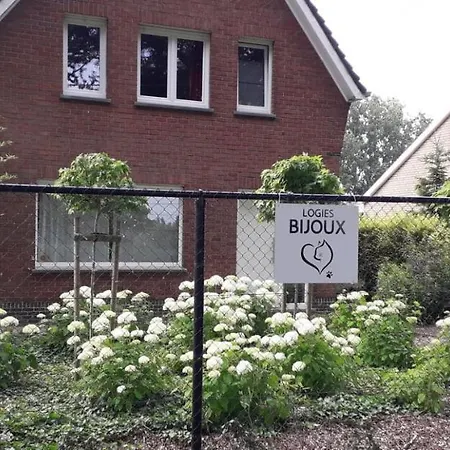 Gezellige Woning Met 3 Slaapkamers En Gratis Parking * Deinze